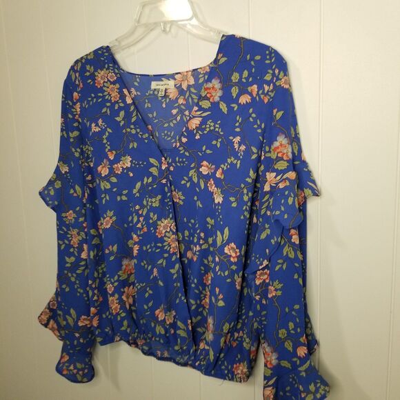 Women's Floral Boho Faux Wrap Top Size Medium Blue - Picture 3 of 8